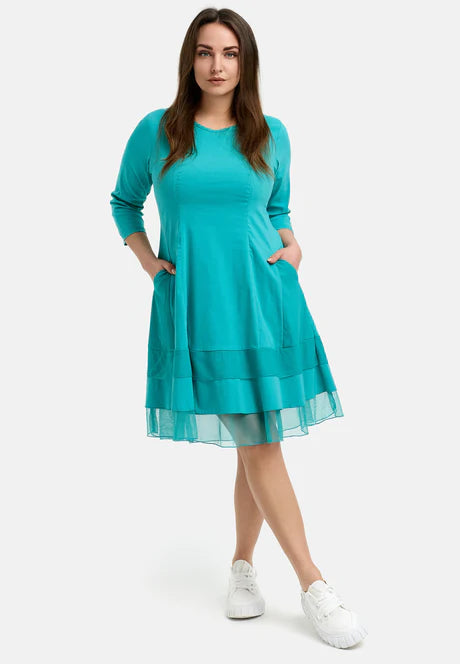 Dress Versa preorder