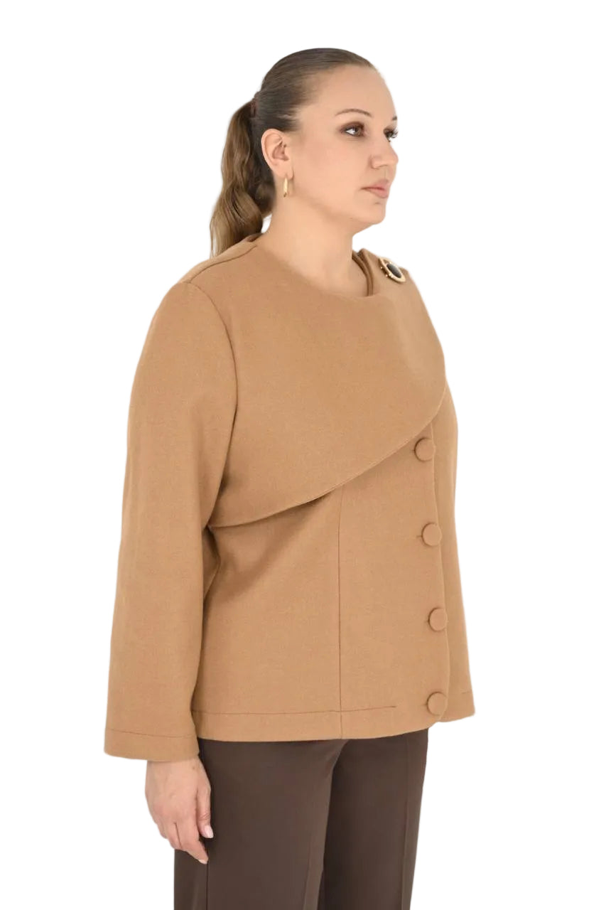 SHORT JACKET with button overlay