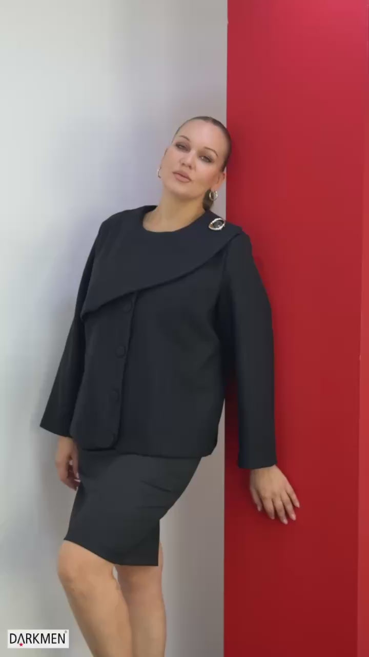 SHORT JACKET with button overlay